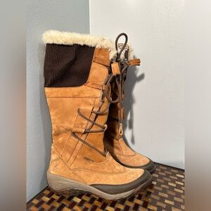 Cushe snow suede boot size 6